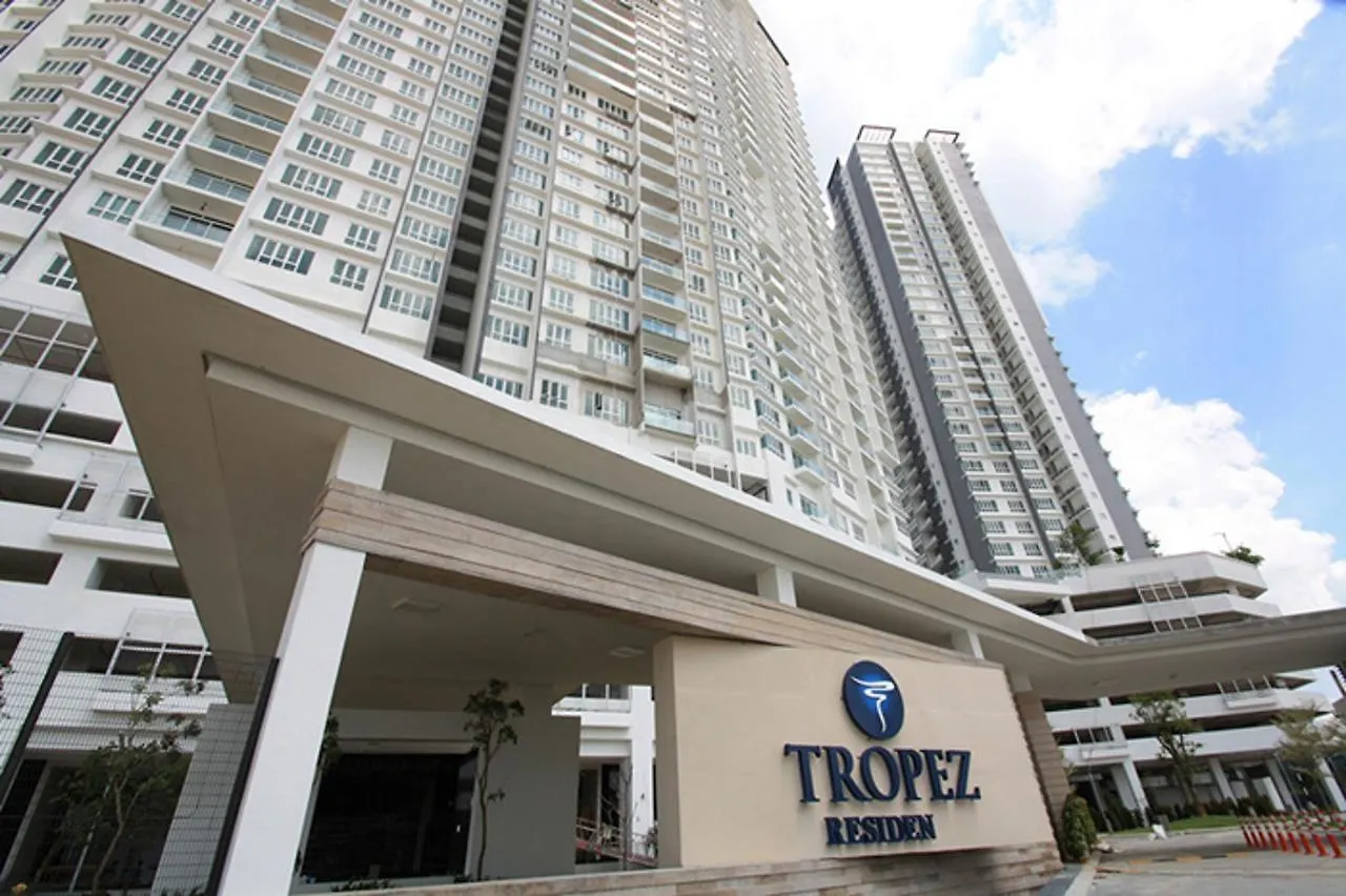 Hostahome Suites At Tropez Residence Danga Bay Johor Bahru 0*,